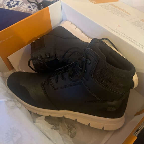 Brand New Timberland Boot Black size9. Beautiful & comfortable for any adventure - Picture 5 of 7